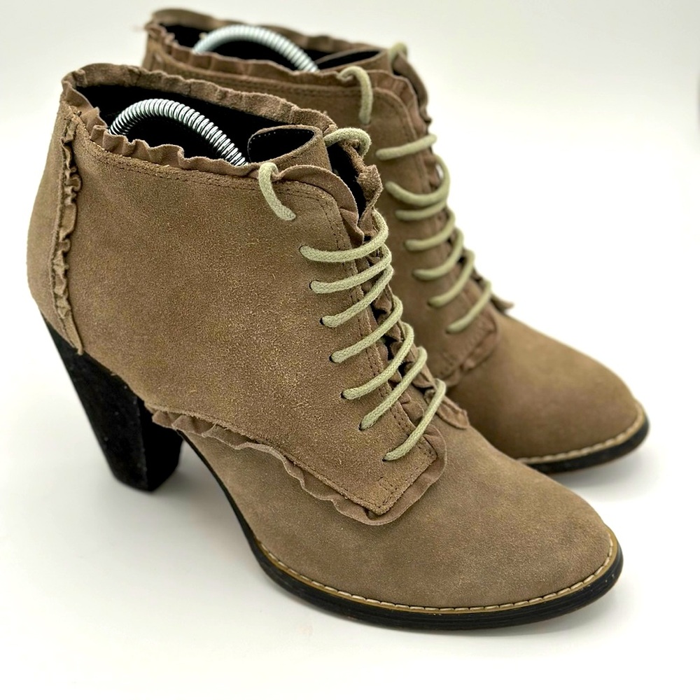 Messeca New York- Hettie Ruffle Ankle Booties; Lace Up, Tan & Cream, Size: 8
